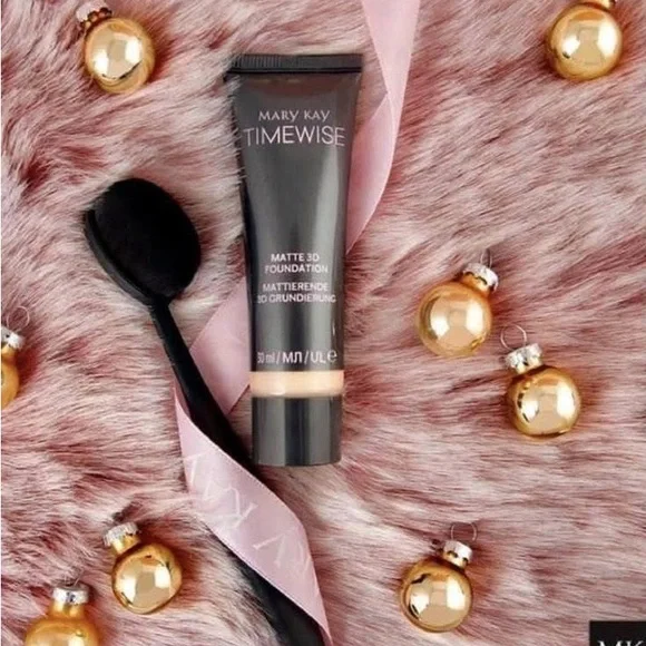 Mary Kay Satin Hands Trio with Green and White Packaging